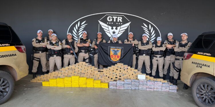 Polícia Rodoviária apreende 322 kg de cocaína em caminhão em Iturama