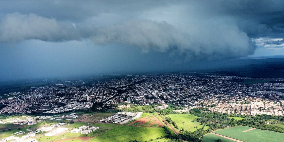 Defesa Civil alerta para tempestades fortes em Frutal e na região próximas 24 horas