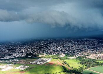 Defesa Civil alerta para tempestades fortes em Frutal e na região próximas 24 horas
