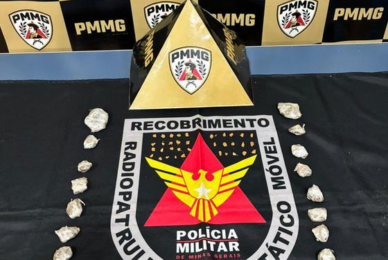 Polícia Militar apreende drogas escondidas em frente a bar em Frutal