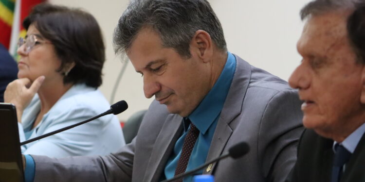 Câmara de Frutal registra ao menos 47 homenagens oficiais em pouco mais de quatro meses de 2026