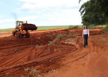 Prefeitura reforça melhorias em estrada rural na região da Almécega