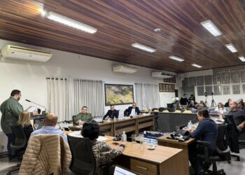 Câmara de Icém cassa mandato da prefeita Cidinha Salisso após sessão de quase nove horas