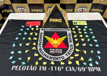 Dois homens são presos com 70 papelotes de cocaína após perseguição policial em Frutal
