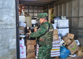 PM apreende contêineres que escondiam produtos furtados na BR-153