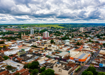 Frutal tem população concentrada entre 40 e 64 anos, apontam indicadores demográficos
