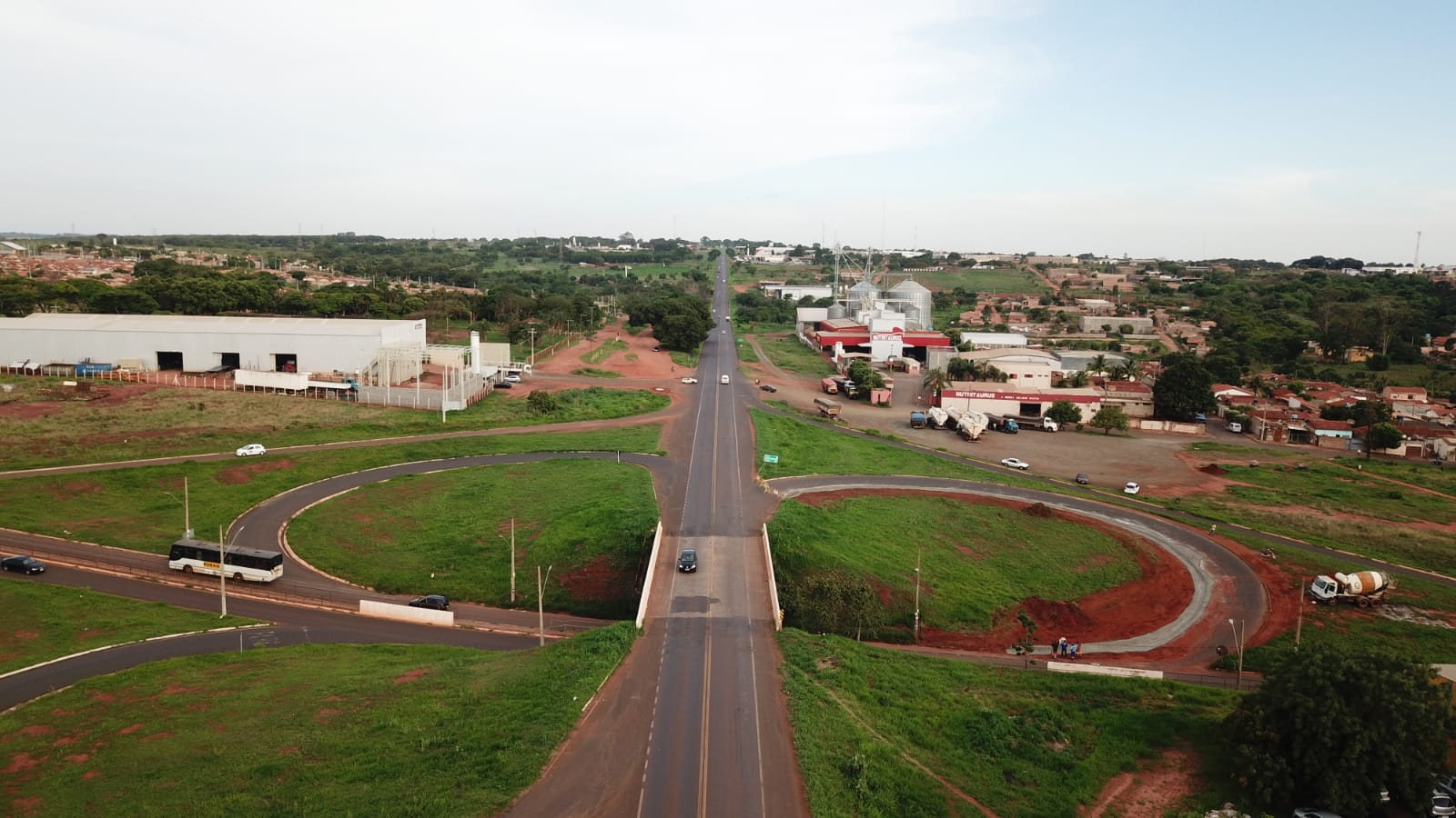 Obras do DNIT provocam sistema Pare e Siga e lentidão na BR-364 em Frutal