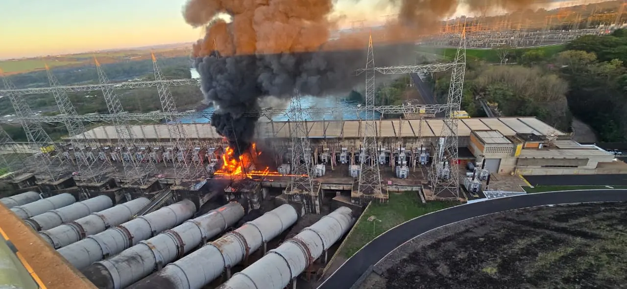Explosão em transformador causa incêndio na Usina Hidrelétrica de Marimbondo